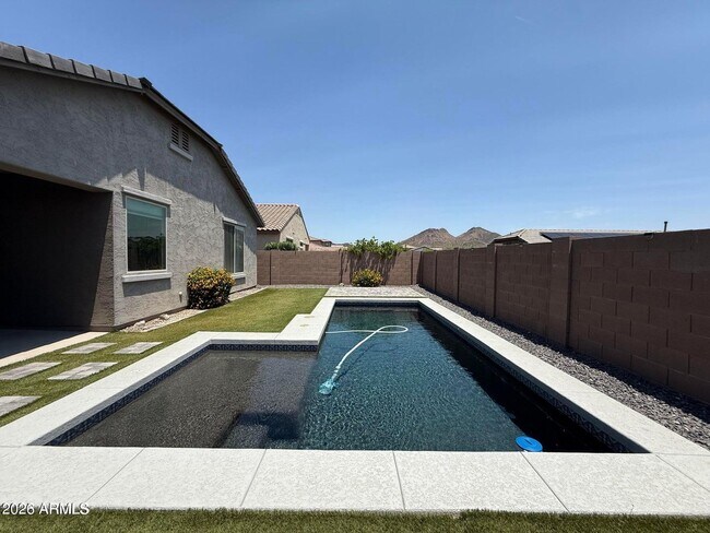 Building Photo - Large 3 Bedroom with Pool and Pool Service Included!