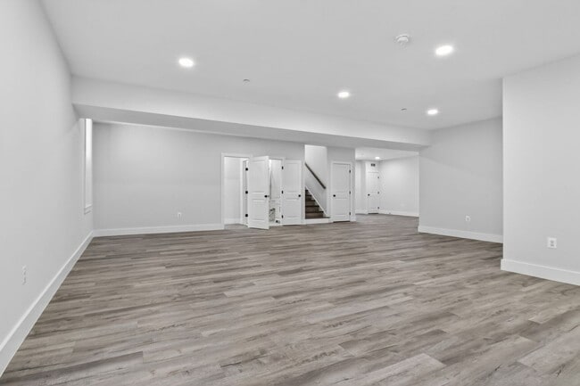 Building Photo - Spacious New Build in Quiet Glenmont / Silver Spring - Available Now
