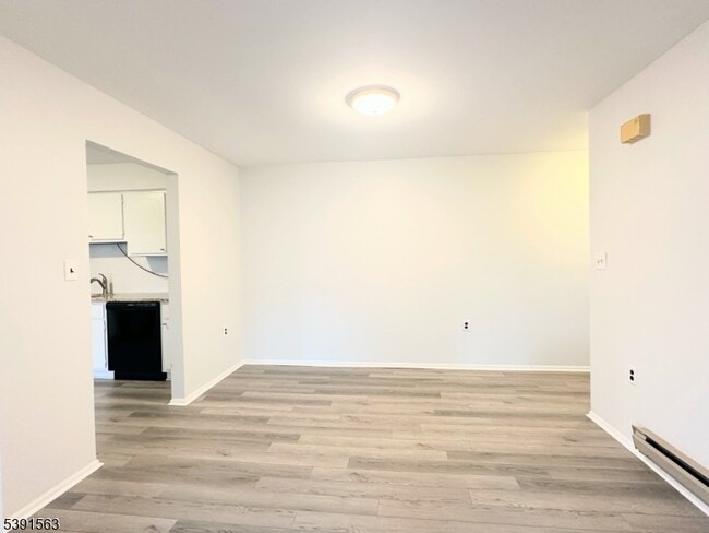 Building Photo - 70 Farm Rd