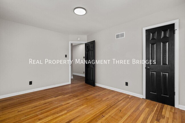 Building Photo - 110 Birchwood Dr