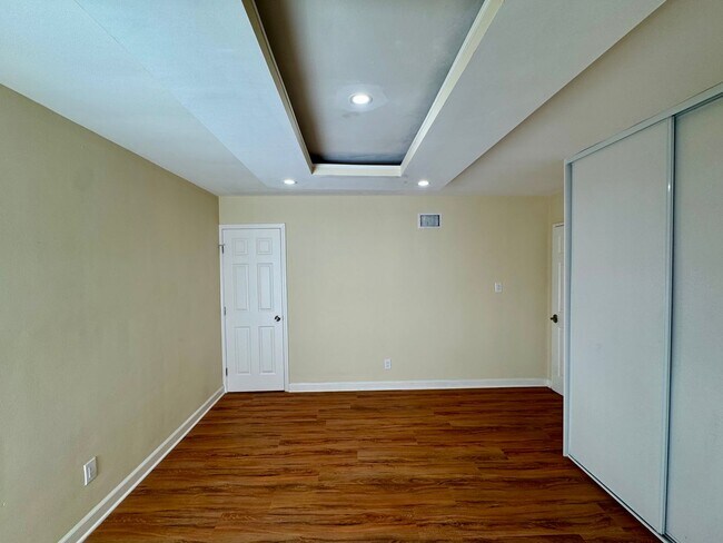 Building Photo - 2636 E Wall St