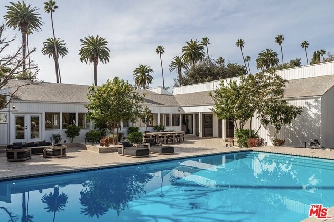 Building Photo - 624 N Beverly Dr