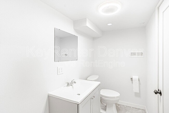 Building Photo - 421 N Stuart St