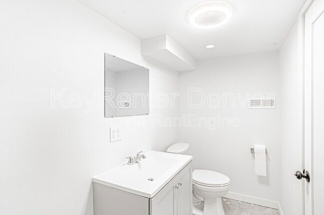 Building Photo - 421 Stuart St