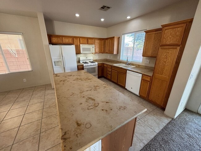 Building Photo - Gorgeous 3bed / 2.5bath home in the Silverstone Ranch community!