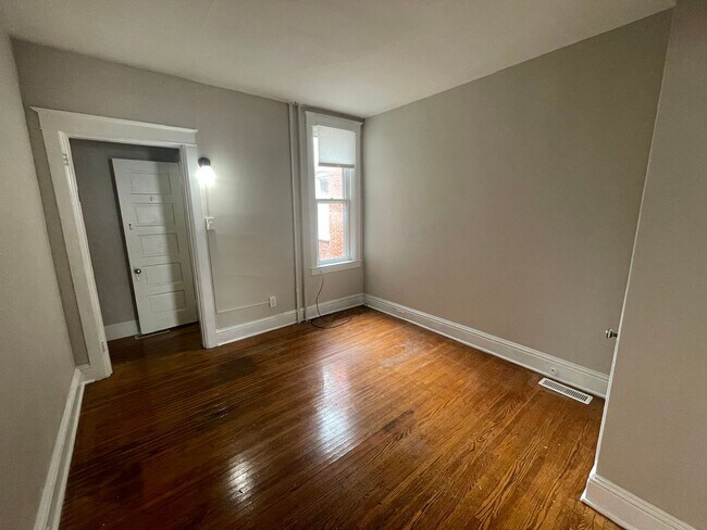 Building Photo - 853 Wayne Ave