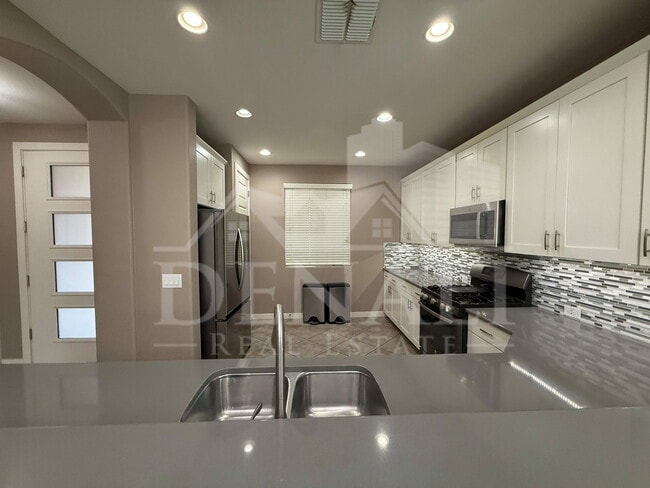 Building Photo - 244 E Prescott Dr