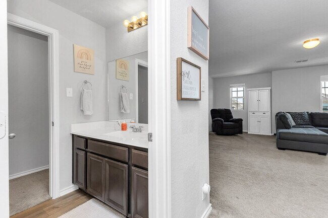 Building Photo - ASK ABOUT FREE APPLICATIONS THROUGH AUGUST!  "Spacious 6-Bedroom Retreat with 3.5 Baths and Over ...