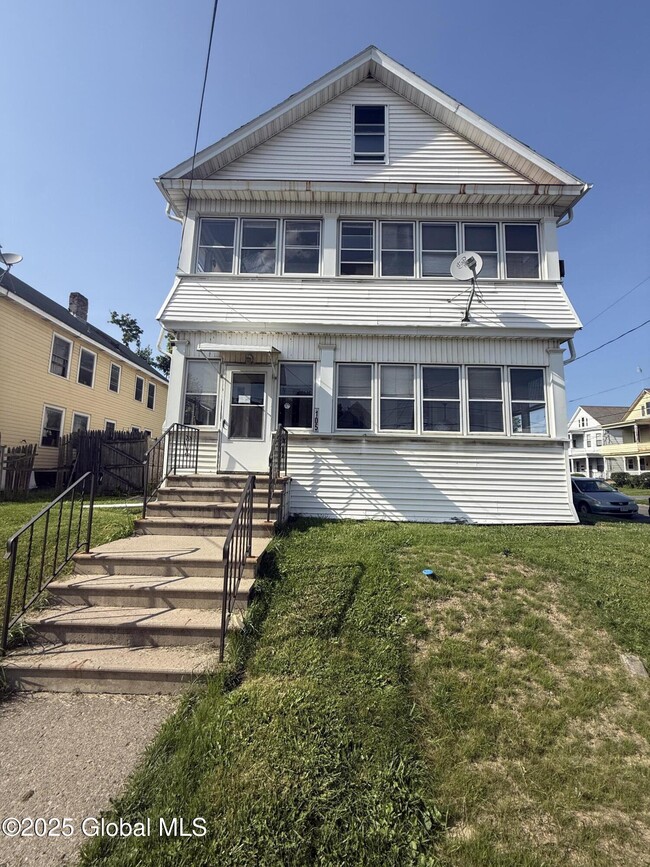 Primary Photo - 105 Southern Blvd