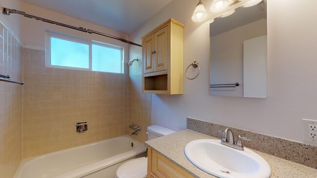 Building Photo - SeaTac rambler home -3 bedroom 1 bath with carport.  Fenced yard!!!  Available March 1st, 2026!