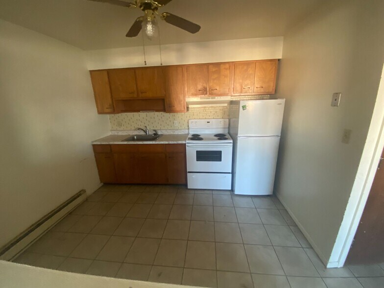 Building Photo - 675 Portis St