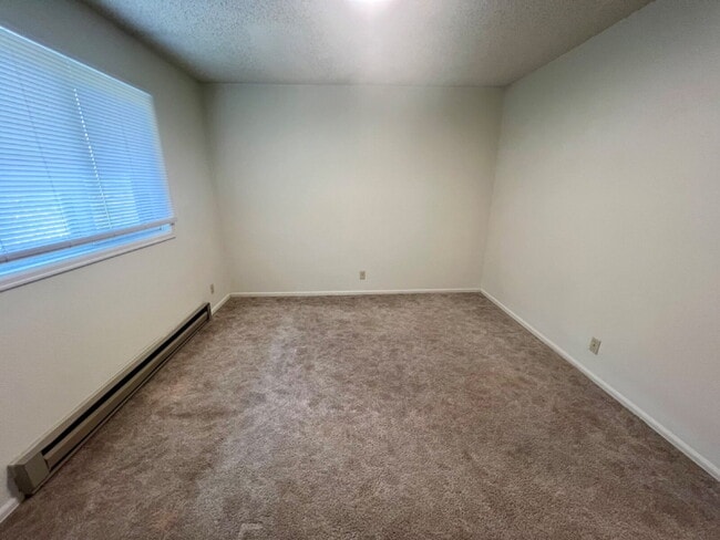 Building Photo - Upper level two bedroom, one bathroom clos...