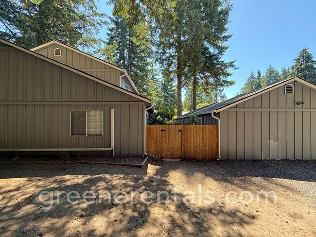 Building Photo - Quaint 2BR 1.5BA Condo in the Vineyards