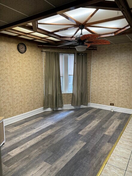 Updated flooring & lighty - 5547 W Congress Pky