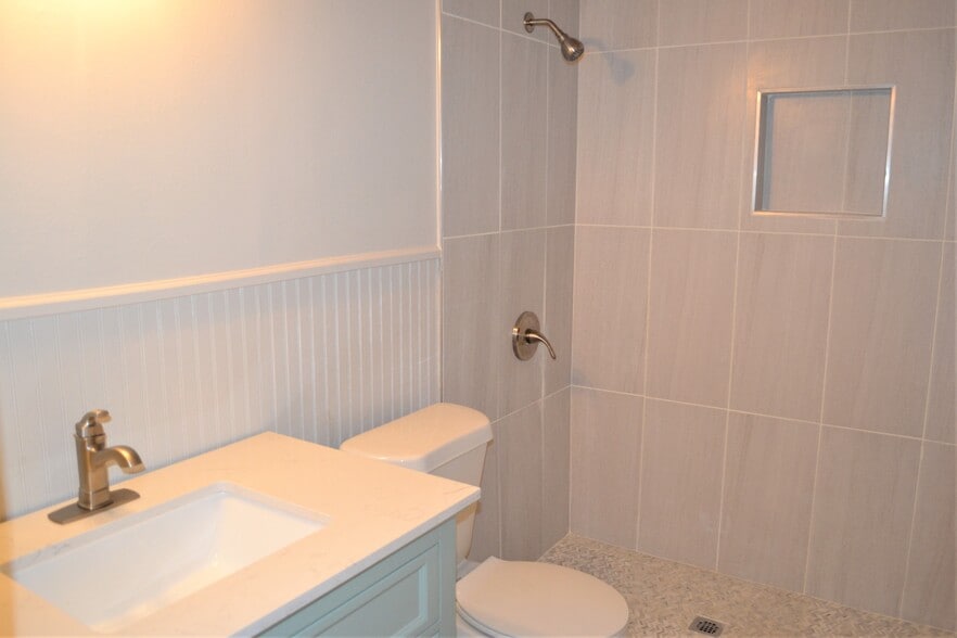 Building Photo - 388 Collier Rd NW