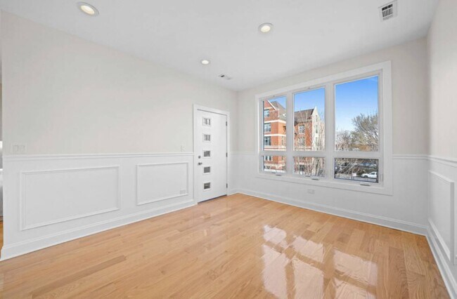 Building Photo - 2811 W Jackson Blvd