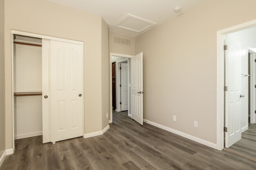 Building Photo - 2432 W Dusty Wren Dr