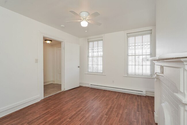 Building Photo - Quaint 2 bedroom located in historic Augusta!