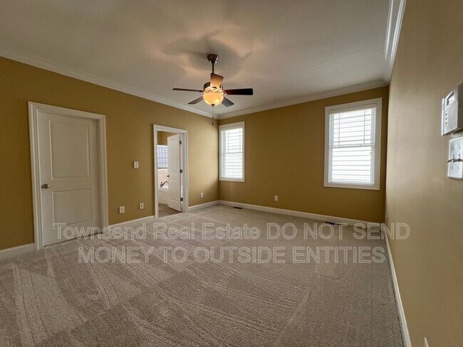 Building Photo - 2210 Westdale Dr