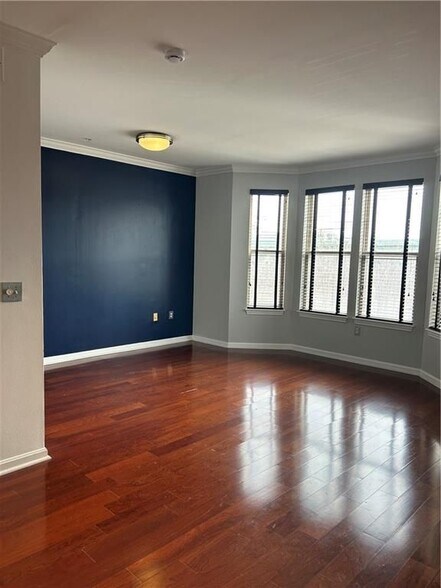 Building Photo - 1000 Providence Pl