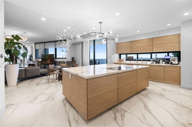 Building Photo - 18555 Collins Ave
