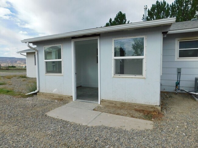 Building Photo - 1527-M 1/8 M 1/8 Rd