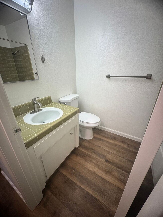 Building Photo - 2 Bedroom, 1 Bath with Garage near Hospital.