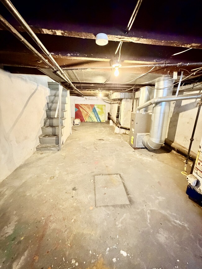 Building Photo - 1825 Dudley St