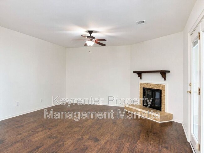 Building Photo - 2190 Palmyra Dr