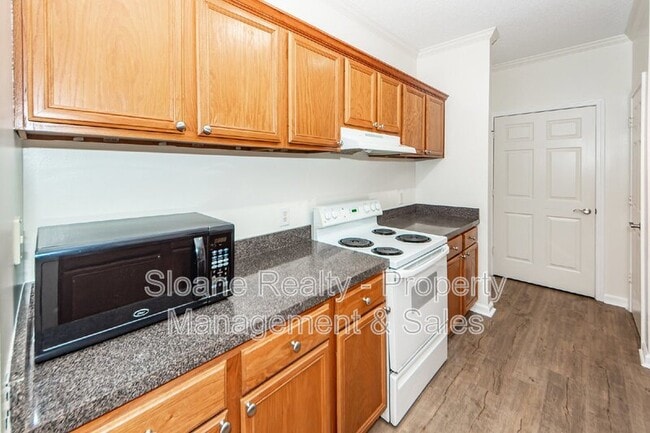 Building Photo - 45 Sycamore Ave