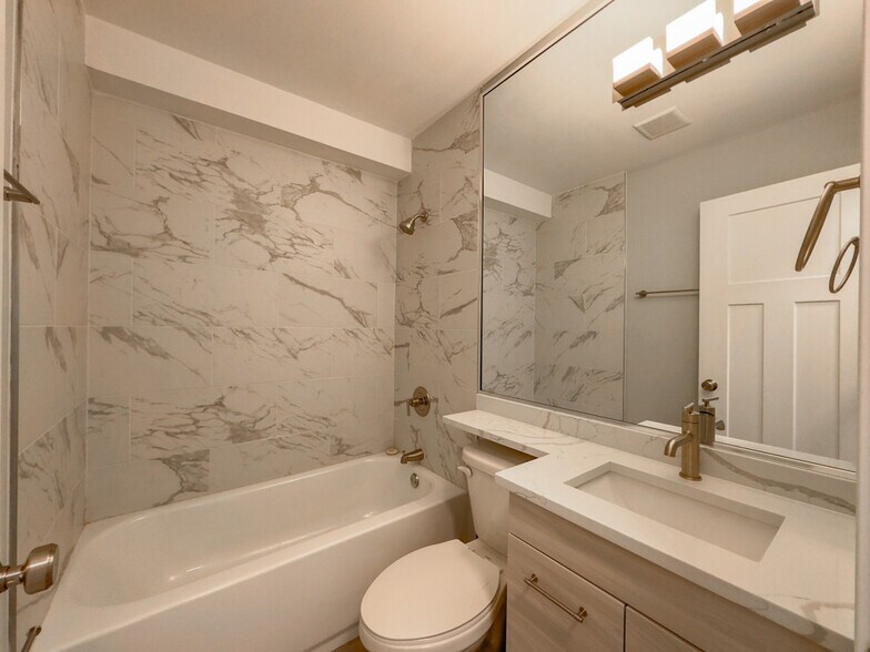 Building Photo - 503 W Barry Ave