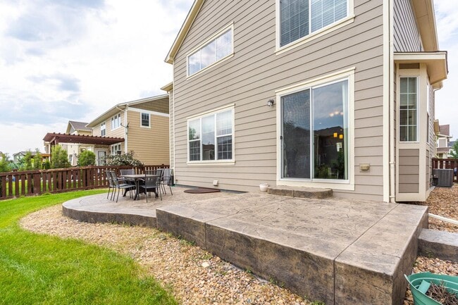 Building Photo - Bright, Spacious & Full of Charm Inside an...