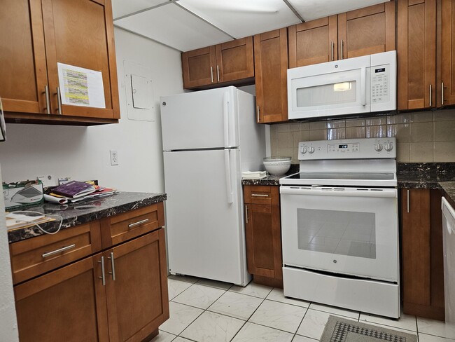 Building Photo - 743 Flanders Dr