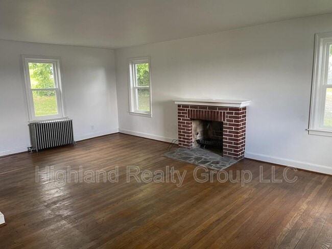 Building Photo - 167 Penn St