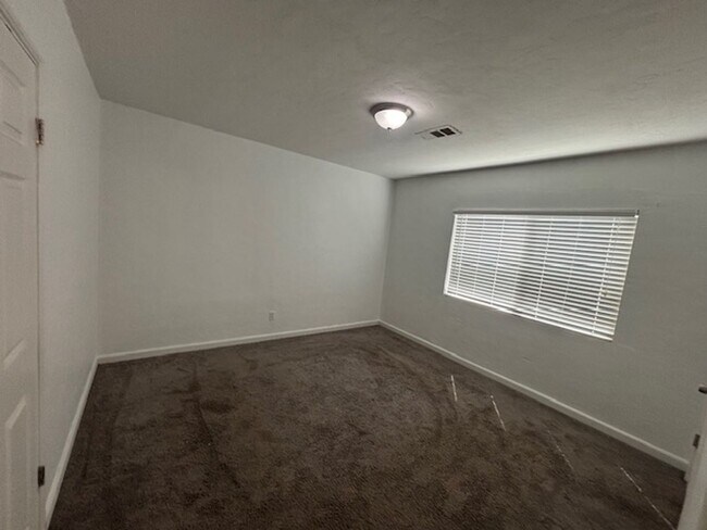 Building Photo - 320 N Imperial Ave
