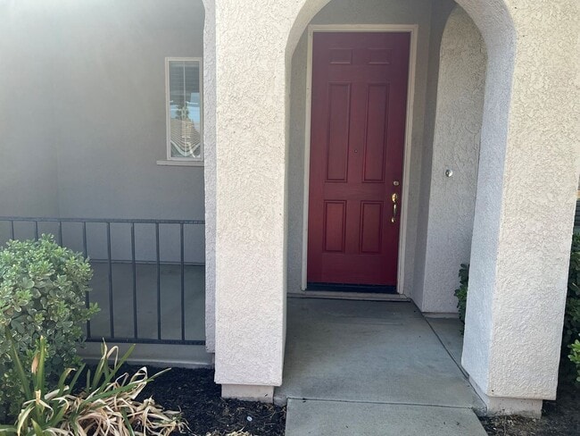 Building Photo - Adorable 3 bedroom 2 bath home