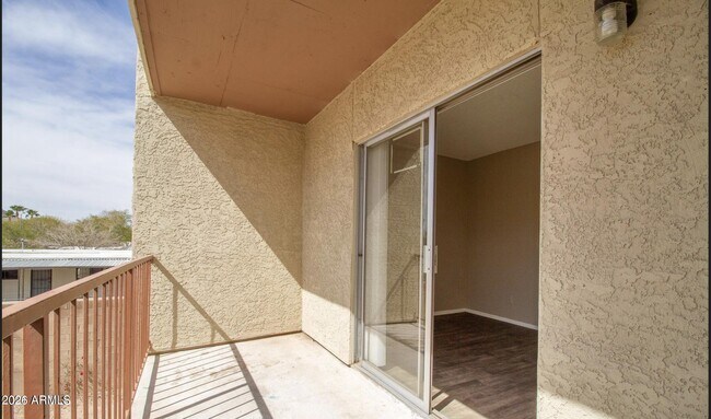 Building Photo - 2802 E Monte Cristo Ave
