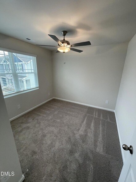 Building Photo - 1019 Peony Ln