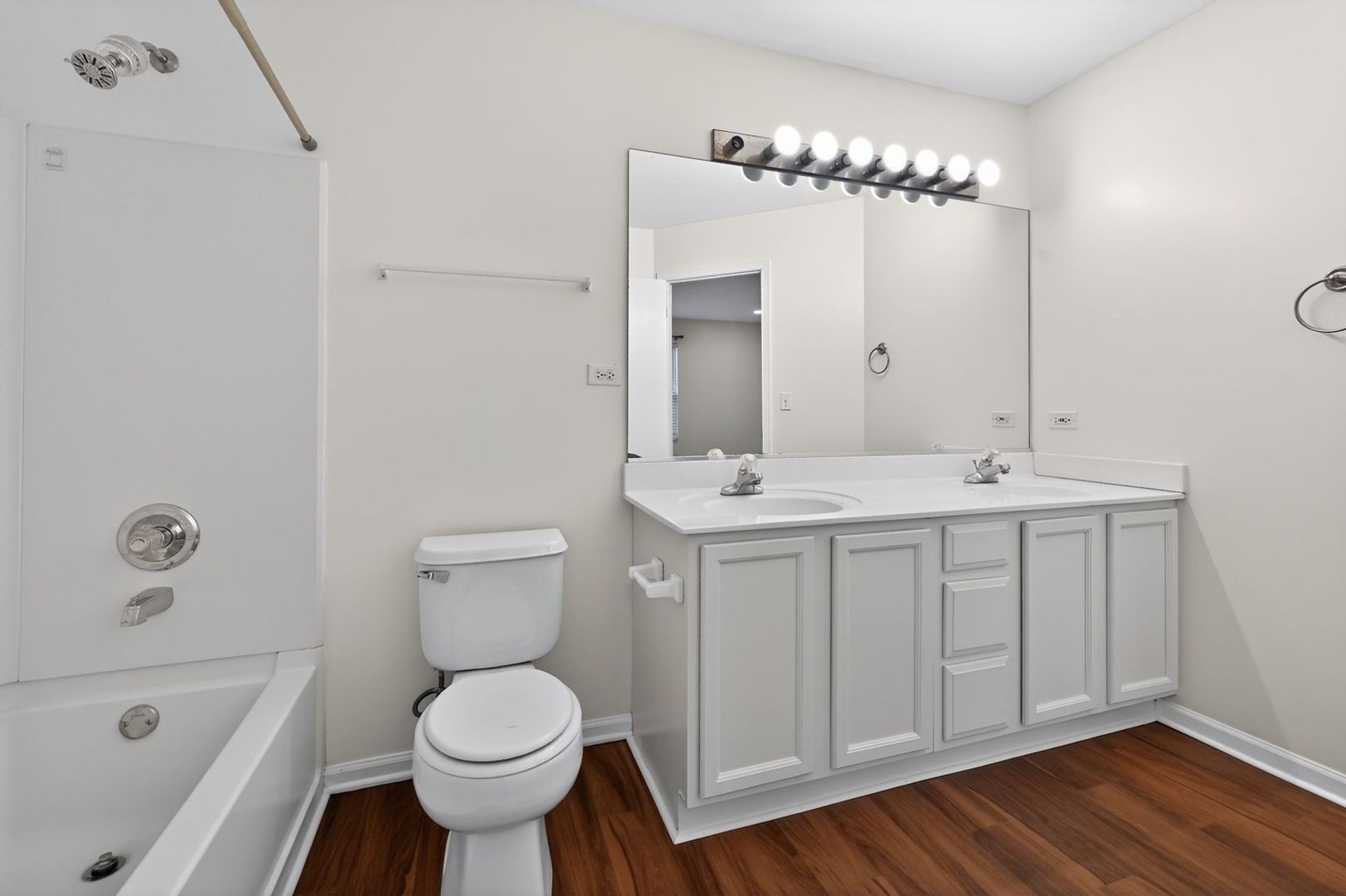 Building Photo - 708 Meadowridge Dr