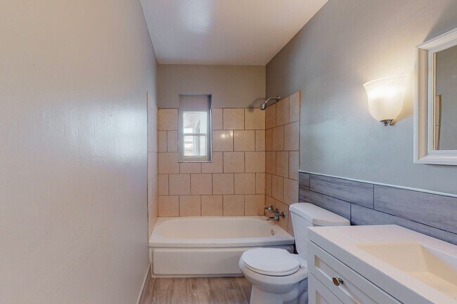 Building Photo - UPTOWN RENOVATED 3 Bedroom 2 Bath with garage