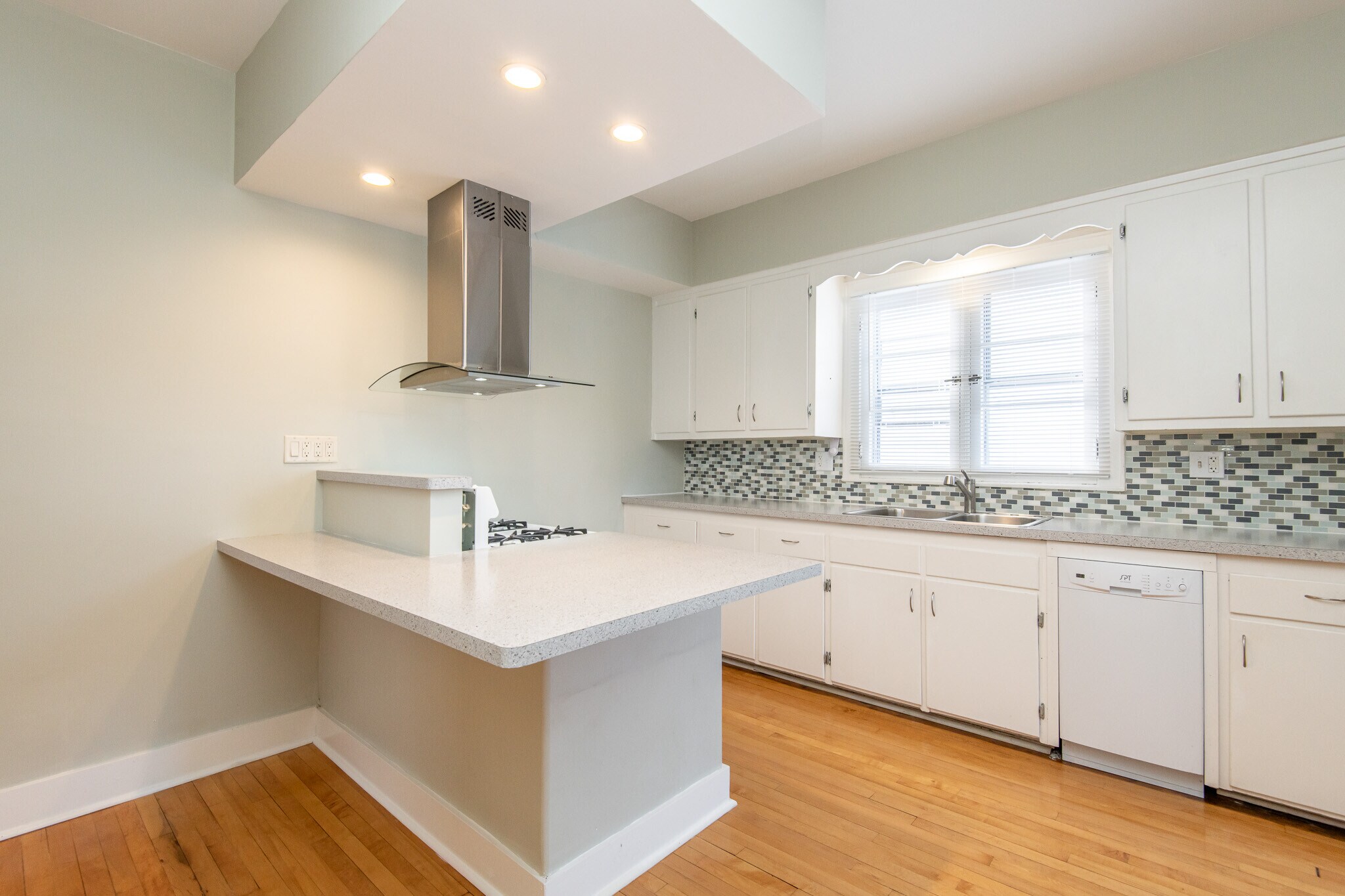 Building Photo - 2445 N Oakland Ave