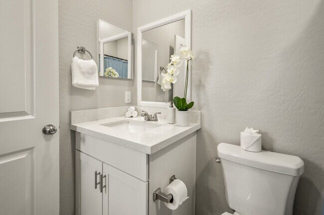 Building Photo - 6606 W Paradise Ln