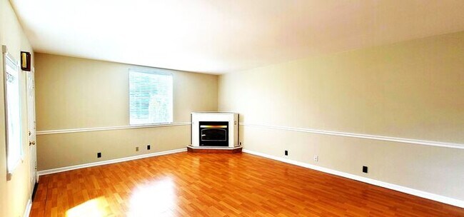 Building Photo - Spacious & Charming 2-Bed/2-Bath Home – Wa...