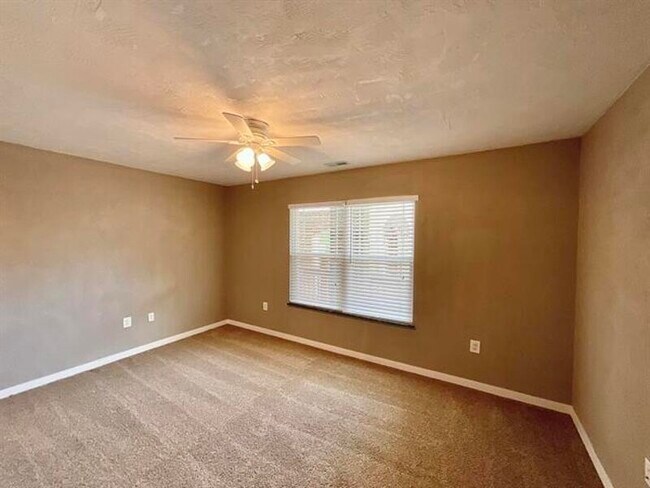 Building Photo - 819 Elm Way Ct
