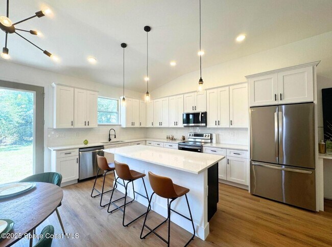 Building Photo - 410 Flat River St SW