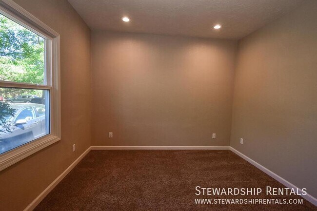 Building Photo - Beautiful Remodeled One Bedroom