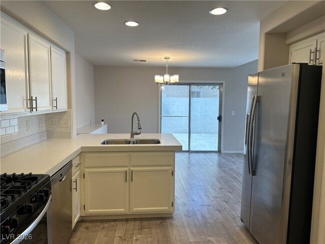 Building Photo - 2427 Cliffwood Dr