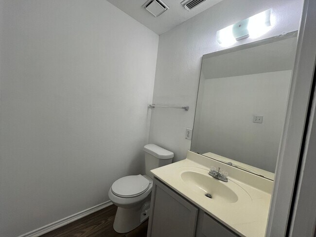 Building Photo - 8419 Manderly Pl