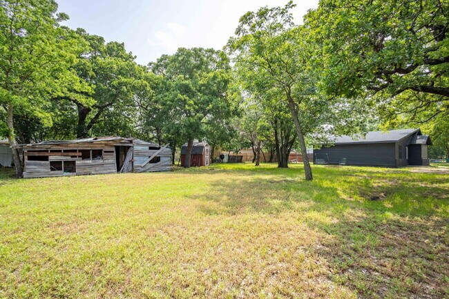 Building Photo - Charming 3 bedroom 2 bath!