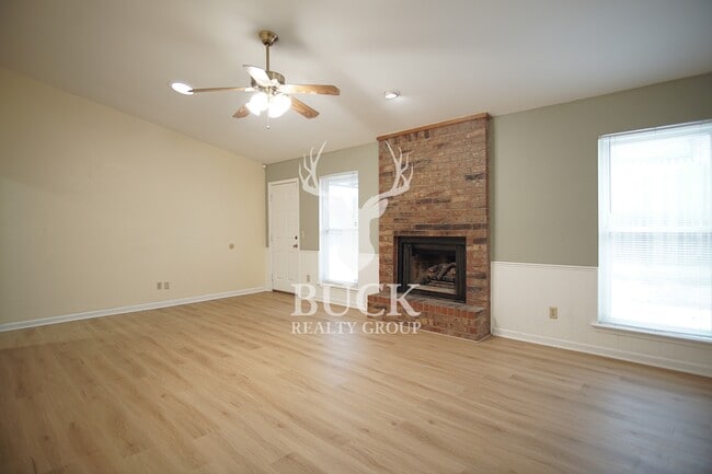 Building Photo - 1630 Kavel Dr